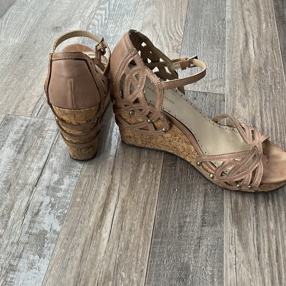 Adrienne Vittadini Tan Wedges - Picture 2 of 3
